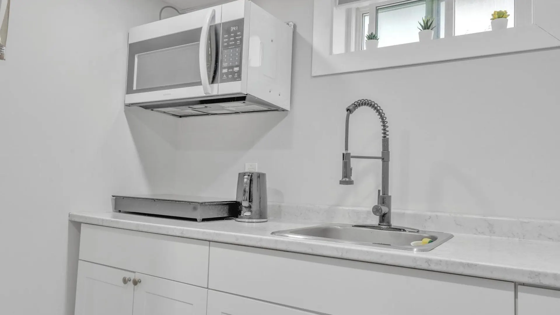 Luxury Basement Suite In Top Prime Location Winnipeg Kanada