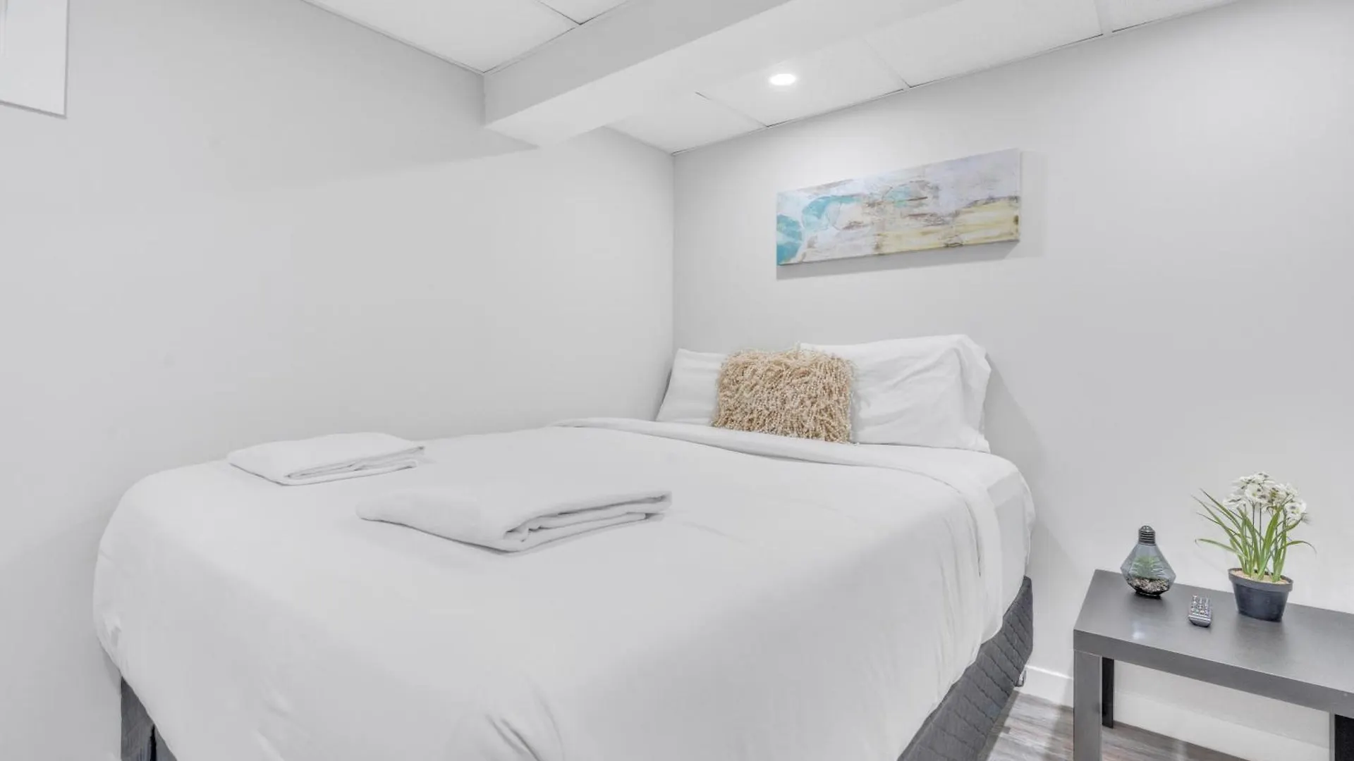 Dom wakacyjny Luxury Basement Suite In Top Prime Location Winnipeg