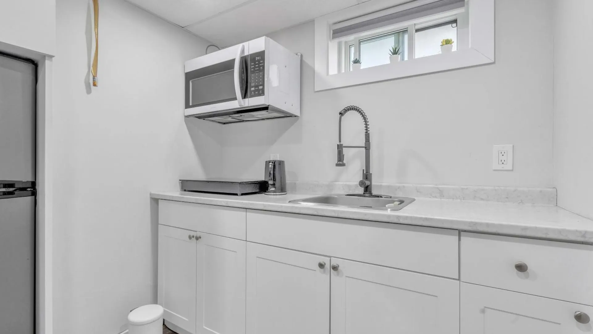 Luxury Basement Suite In Top Prime Location Winnipeg Kanada