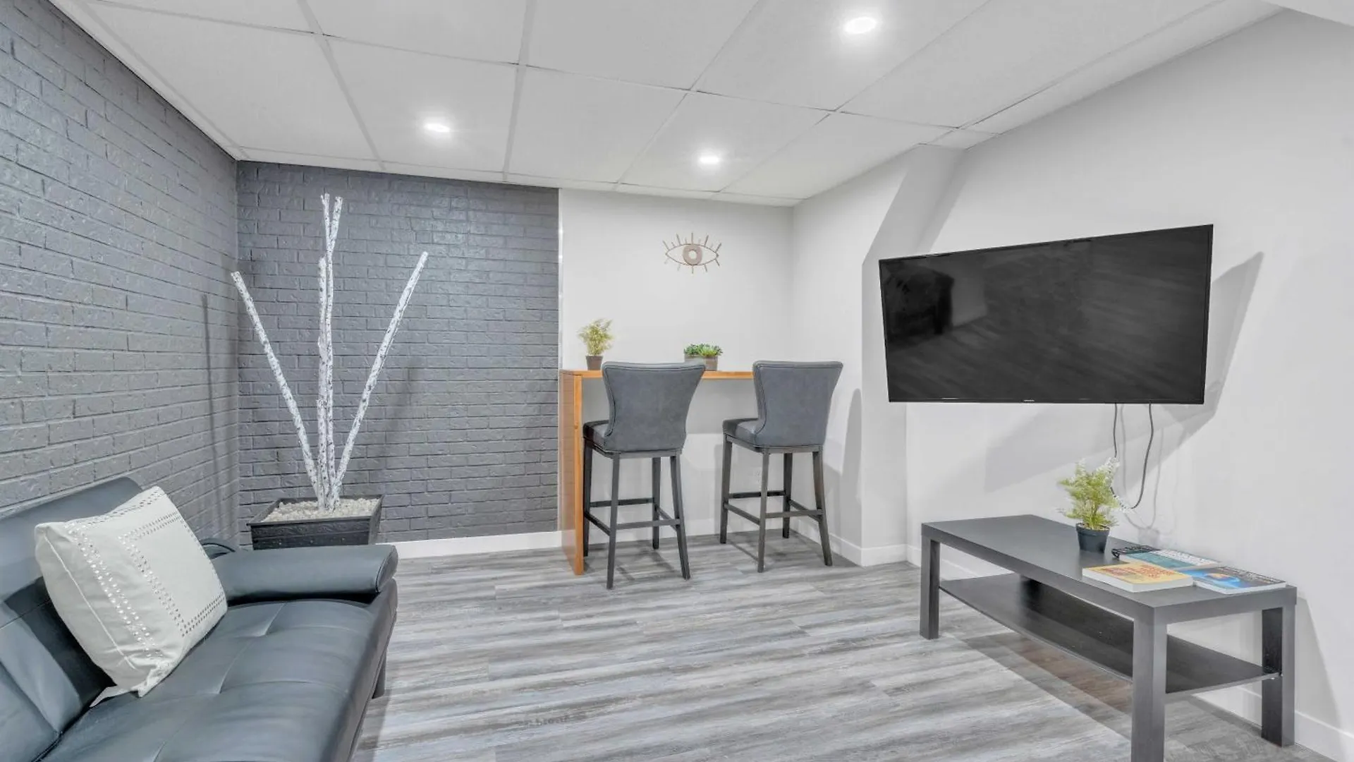Dom wakacyjny Luxury Basement Suite In Top Prime Location Winnipeg