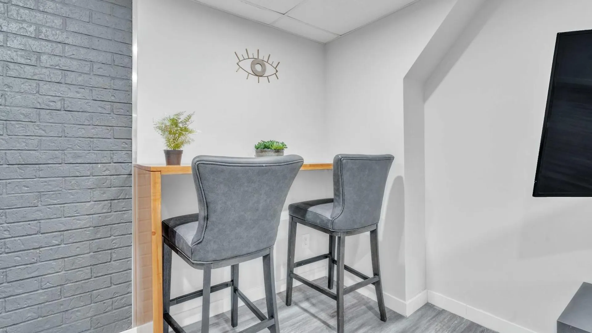Dom wakacyjny Luxury Basement Suite In Top Prime Location Winnipeg Kanada